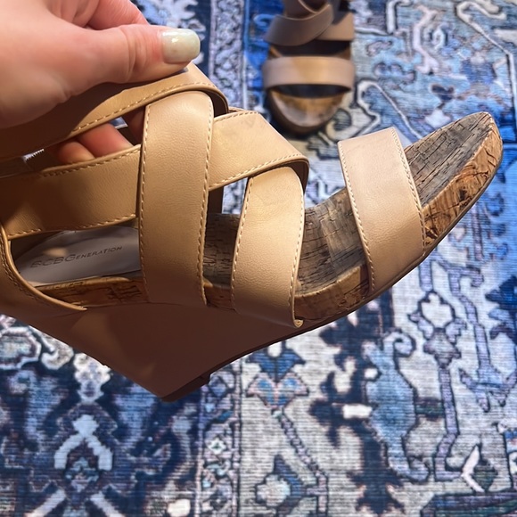 BCBG Summer Wedges - Picture 2 of 4